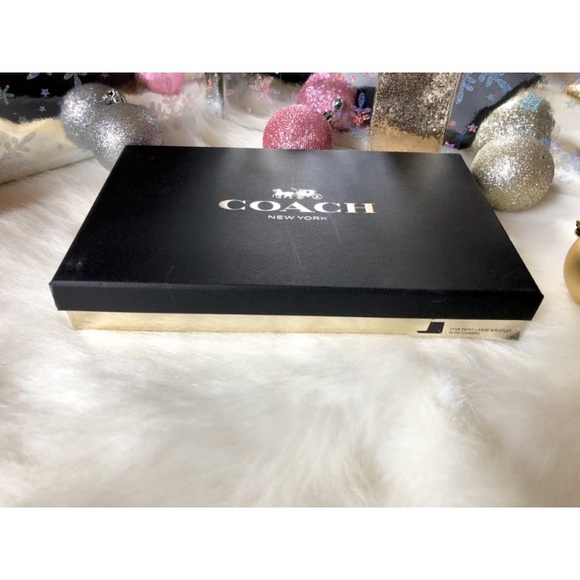 Coach NWT Large Star Wristlet with Charms - Picture 8 of 8